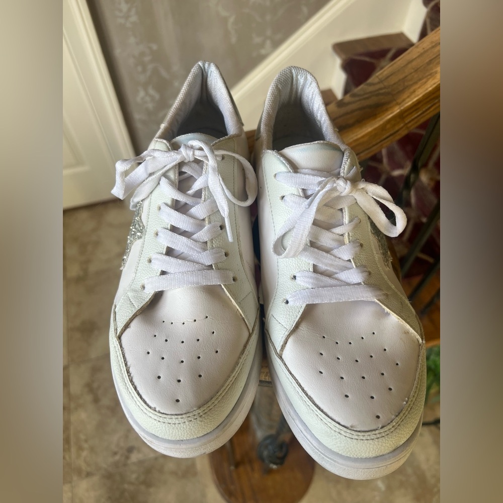 Michael Kors, ladies white and silver sneaker excellent condition size 10 - Picture 4 of 13